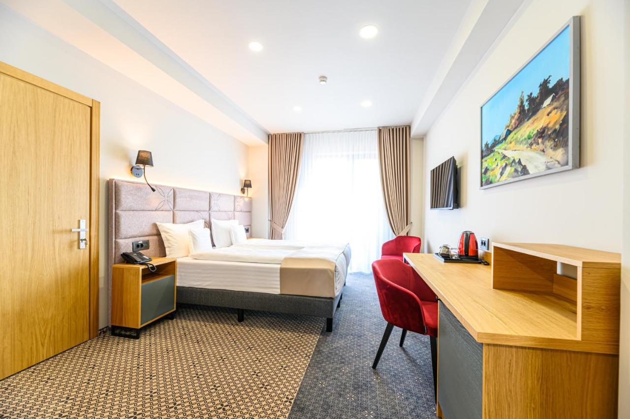 Hotel Dukat Gura Humorului Bagian luar foto