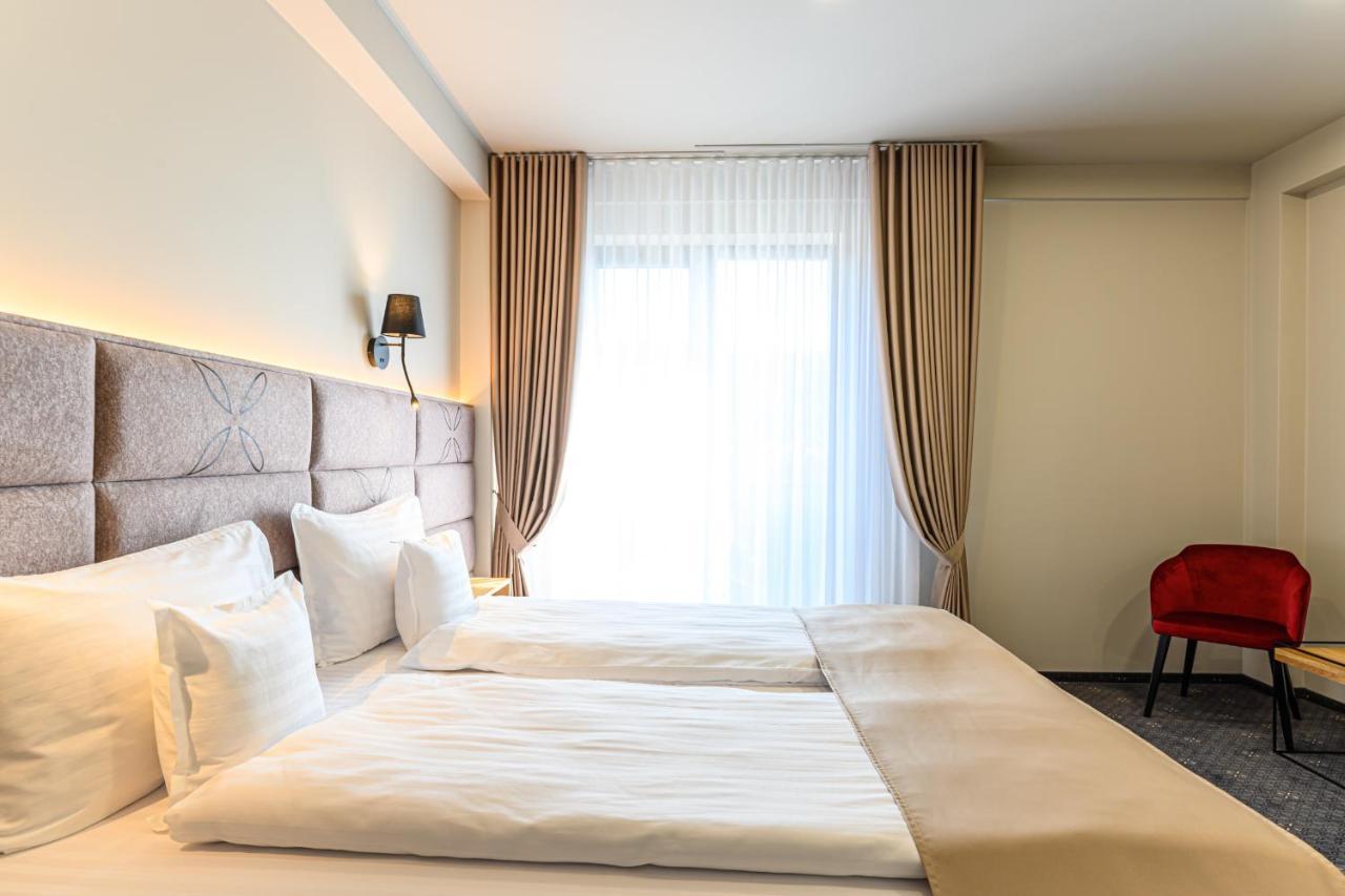 Hotel Dukat Gura Humorului Bagian luar foto