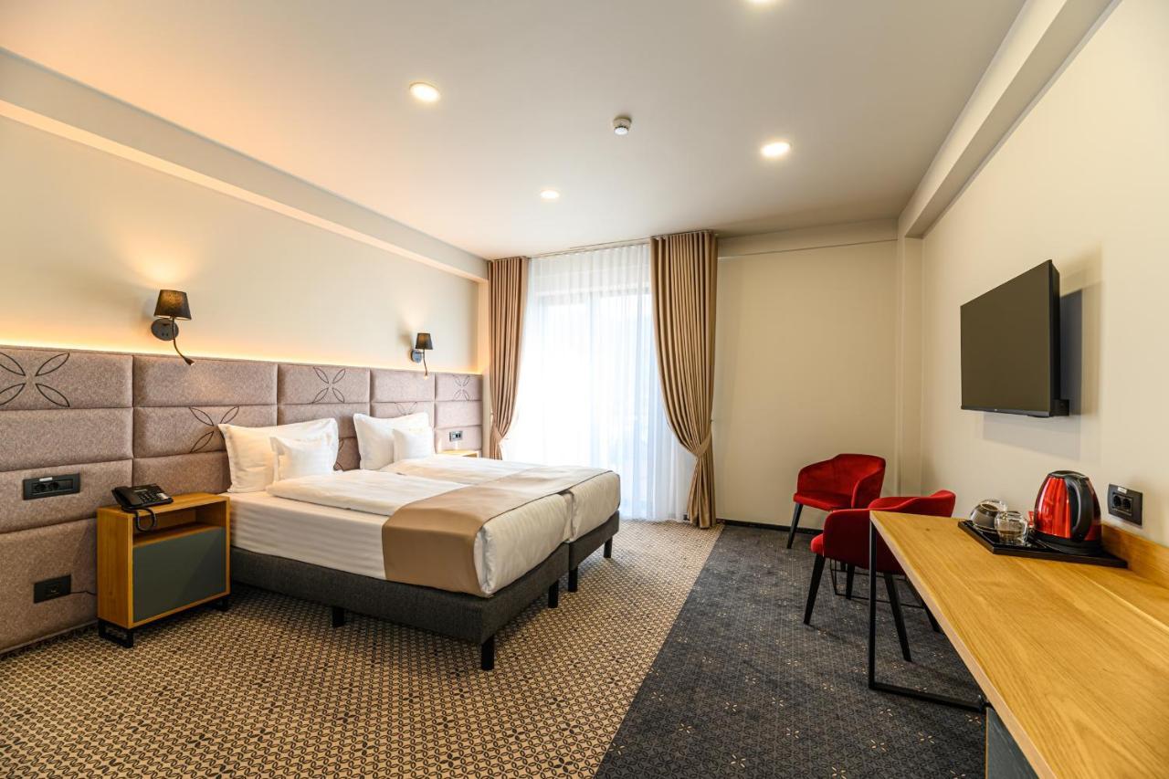 Hotel Dukat Gura Humorului Bagian luar foto