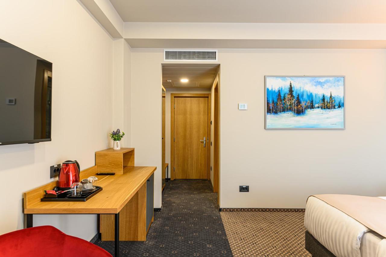 Hotel Dukat Gura Humorului Bagian luar foto
