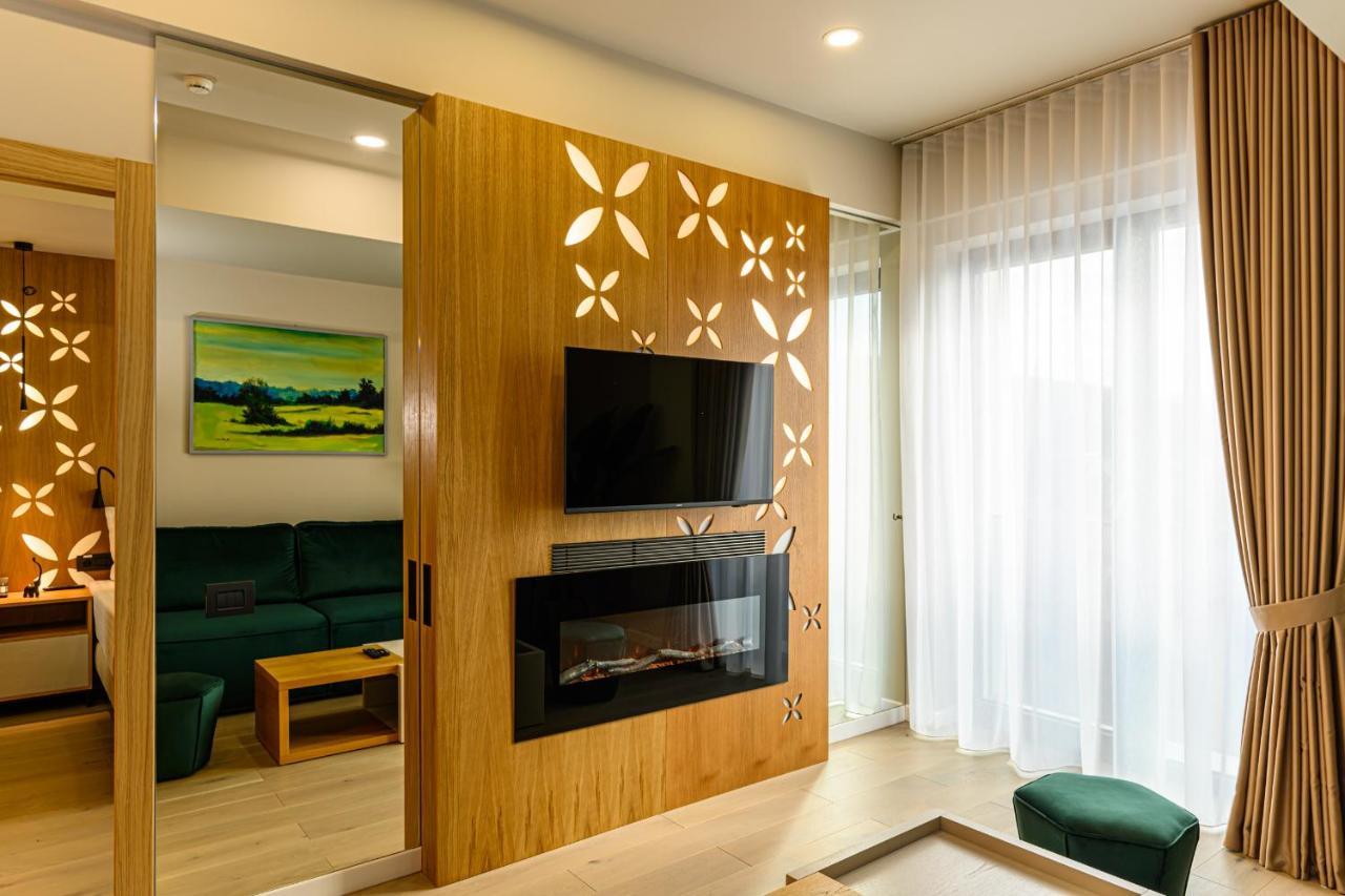 Hotel Dukat Gura Humorului Bagian luar foto