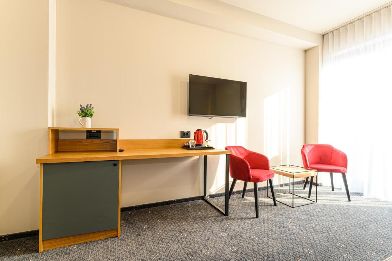 Hotel Dukat Gura Humorului Bagian luar foto