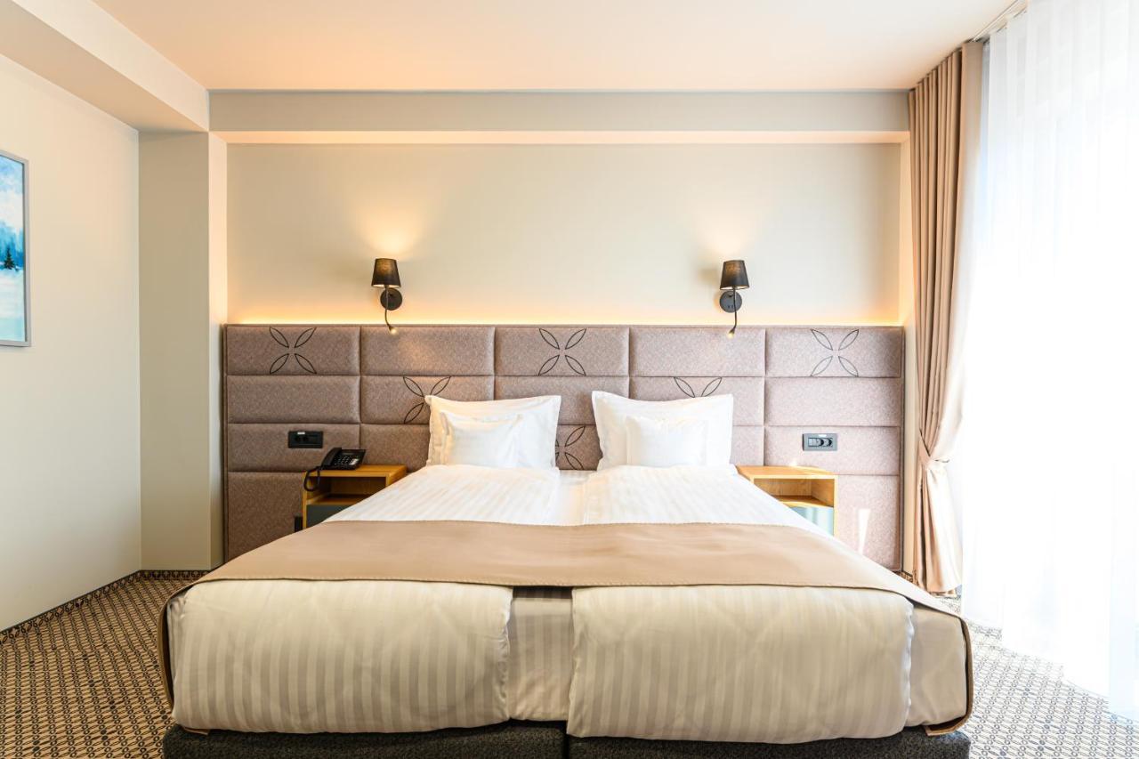 Hotel Dukat Gura Humorului Bagian luar foto