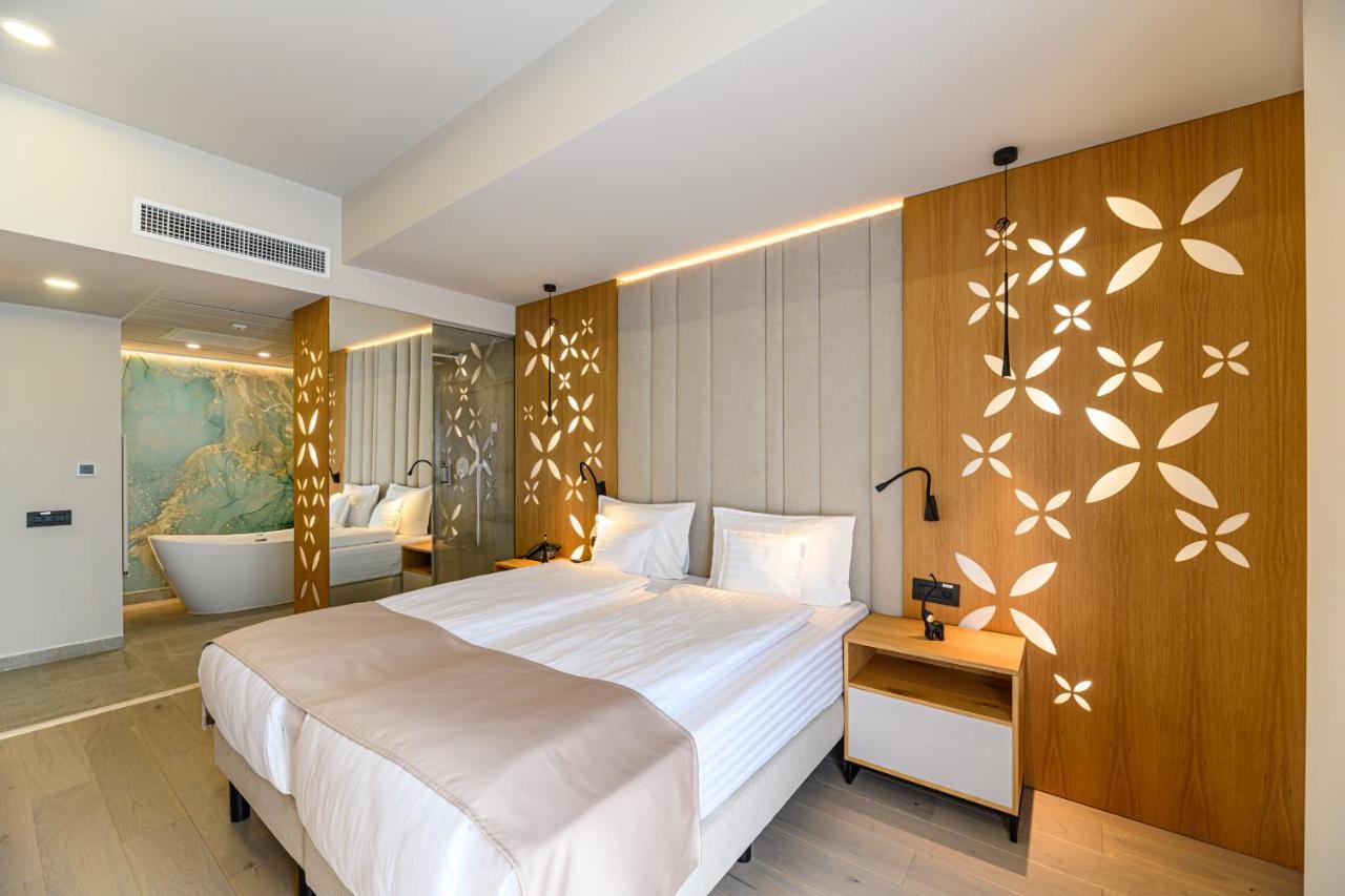 Hotel Dukat Gura Humorului Bagian luar foto