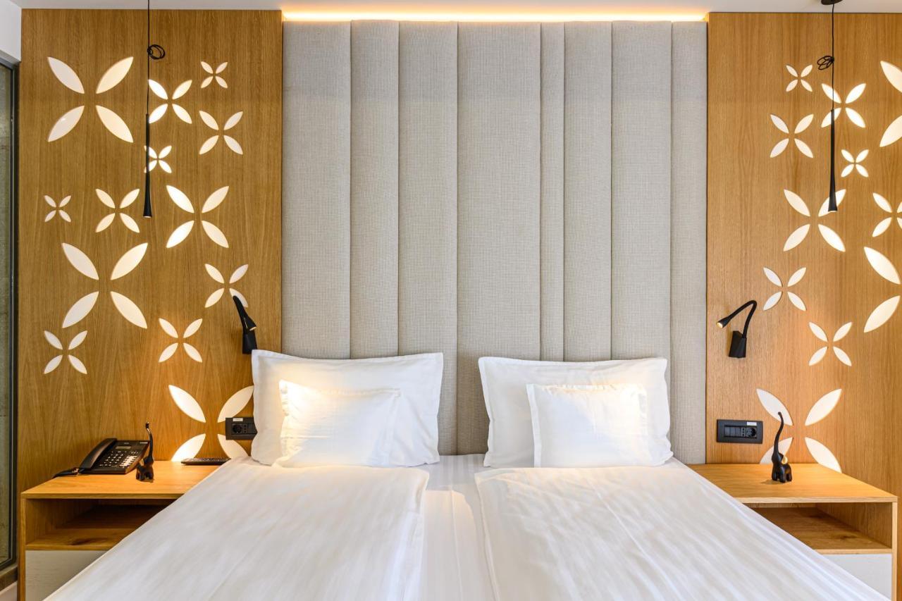Hotel Dukat Gura Humorului Bagian luar foto