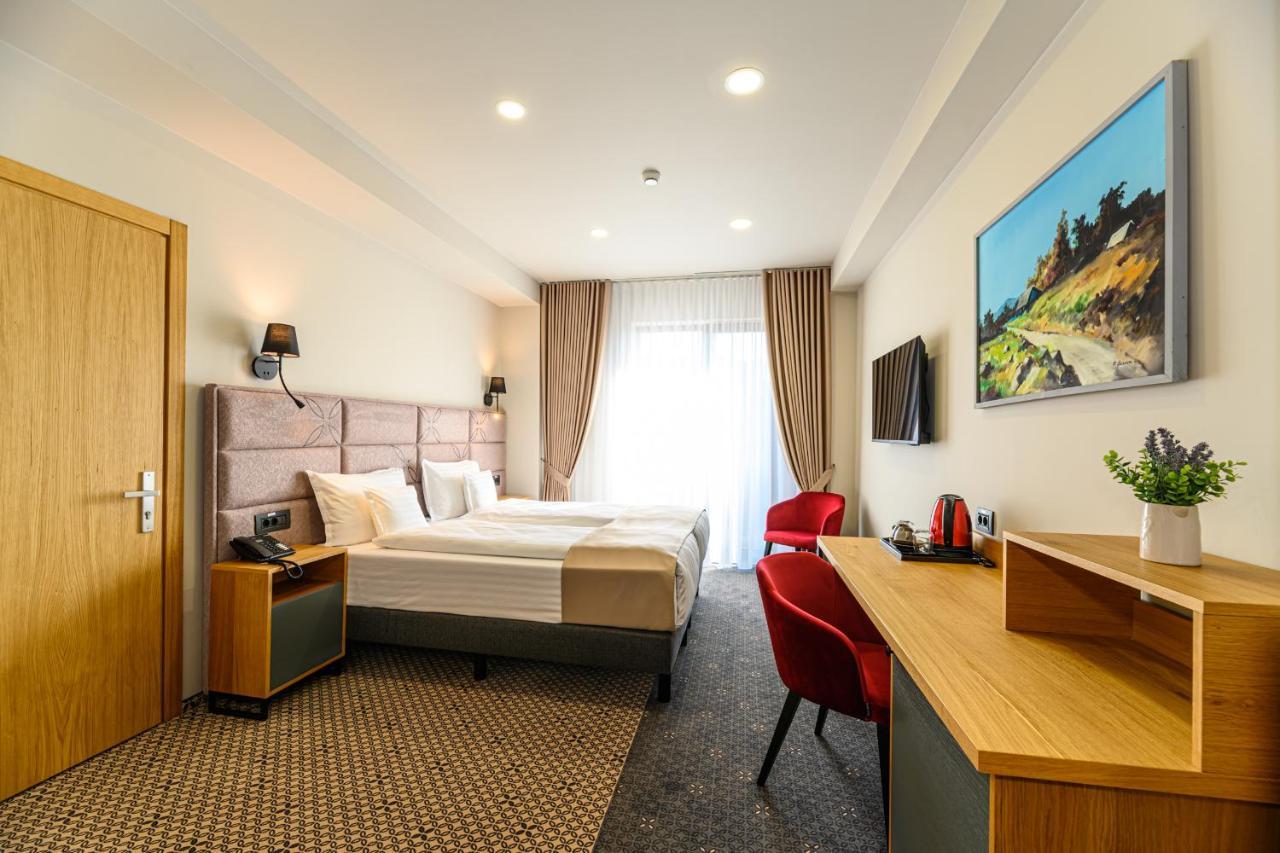 Hotel Dukat Gura Humorului Bagian luar foto