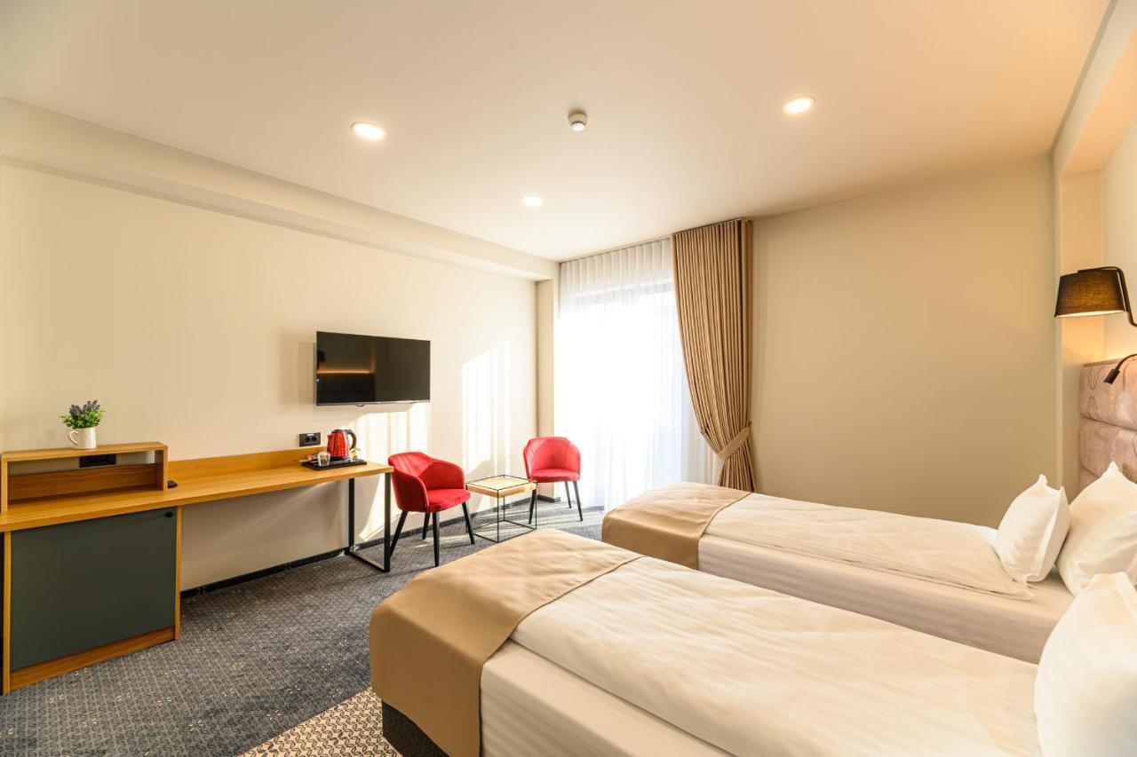 Hotel Dukat Gura Humorului Bagian luar foto