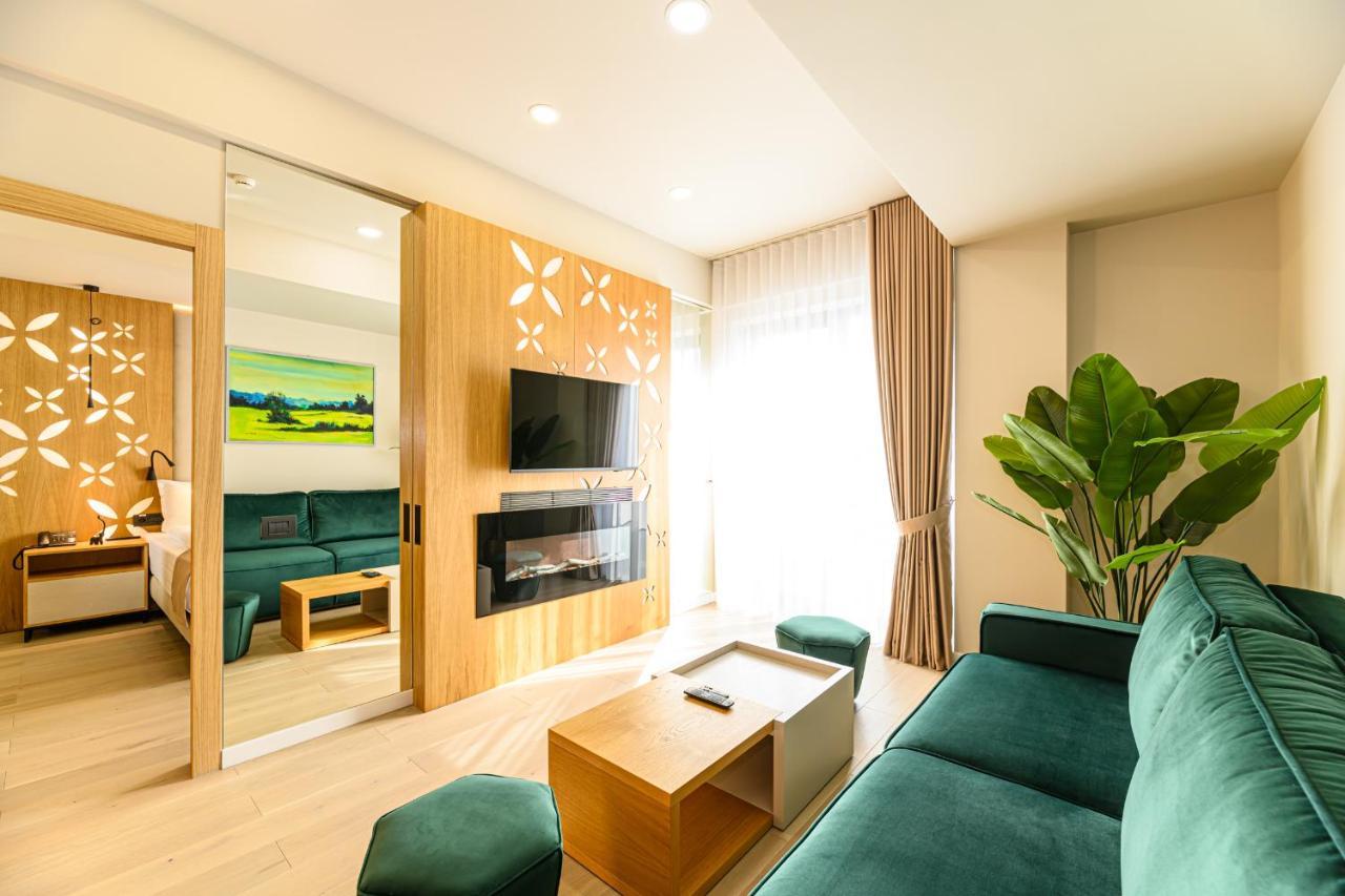 Hotel Dukat Gura Humorului Bagian luar foto