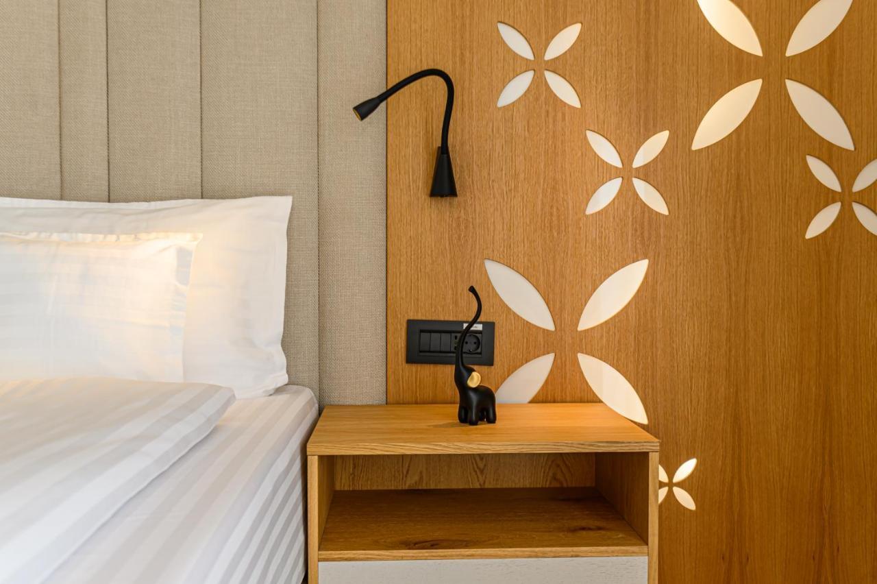 Hotel Dukat Gura Humorului Bagian luar foto