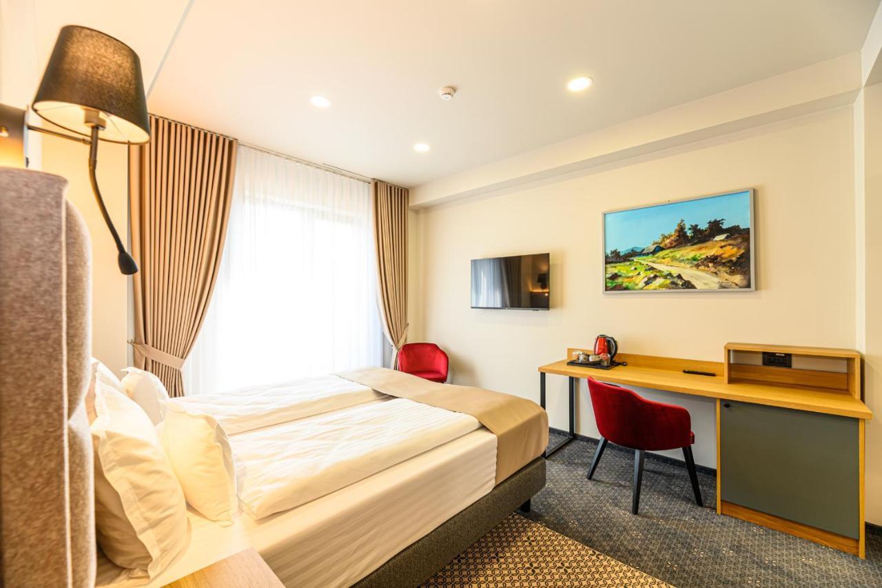 Hotel Dukat Gura Humorului Bagian luar foto
