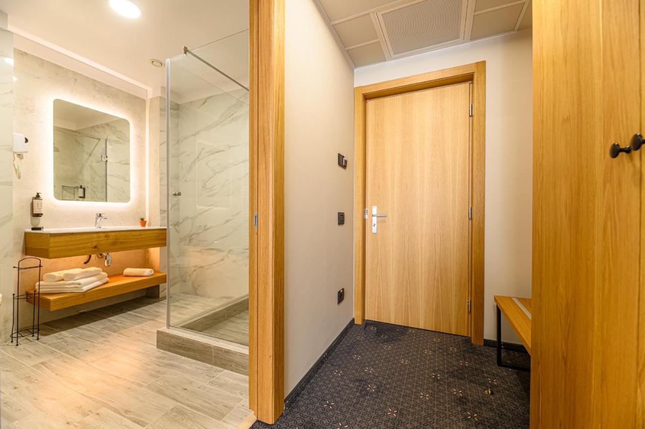 Hotel Dukat Gura Humorului Bagian luar foto