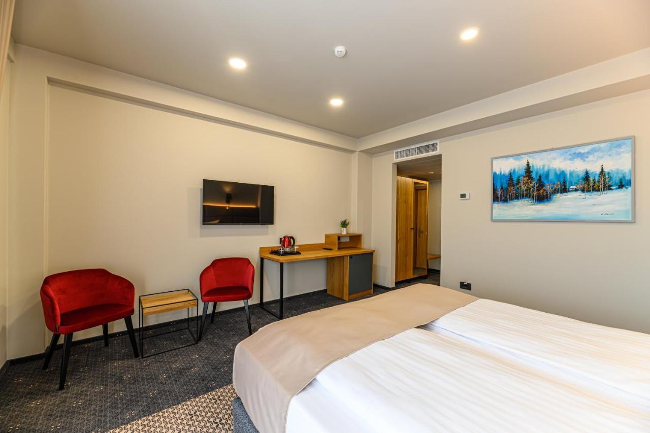 Hotel Dukat Gura Humorului Bagian luar foto