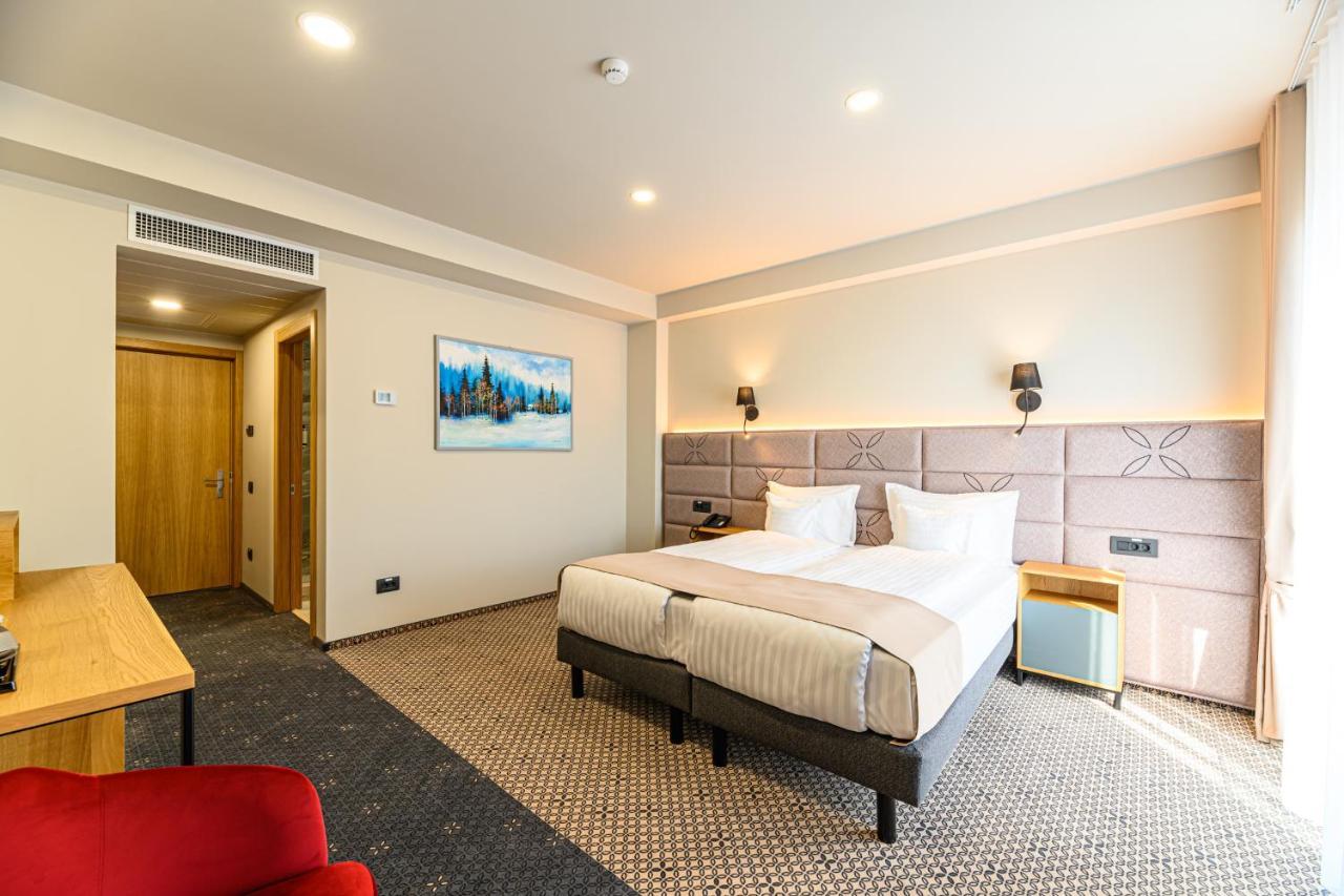 Hotel Dukat Gura Humorului Bagian luar foto