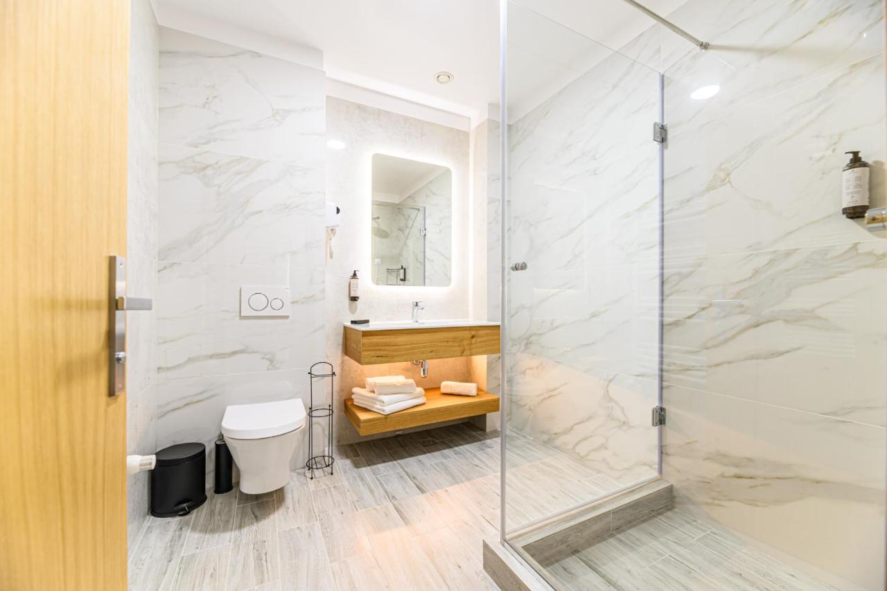 Hotel Dukat Gura Humorului Bagian luar foto