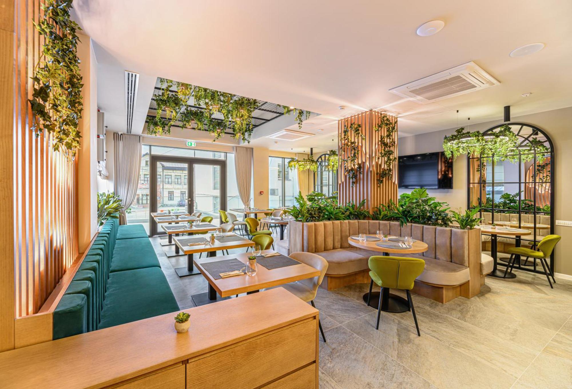 Hotel Dukat Gura Humorului Bagian luar foto