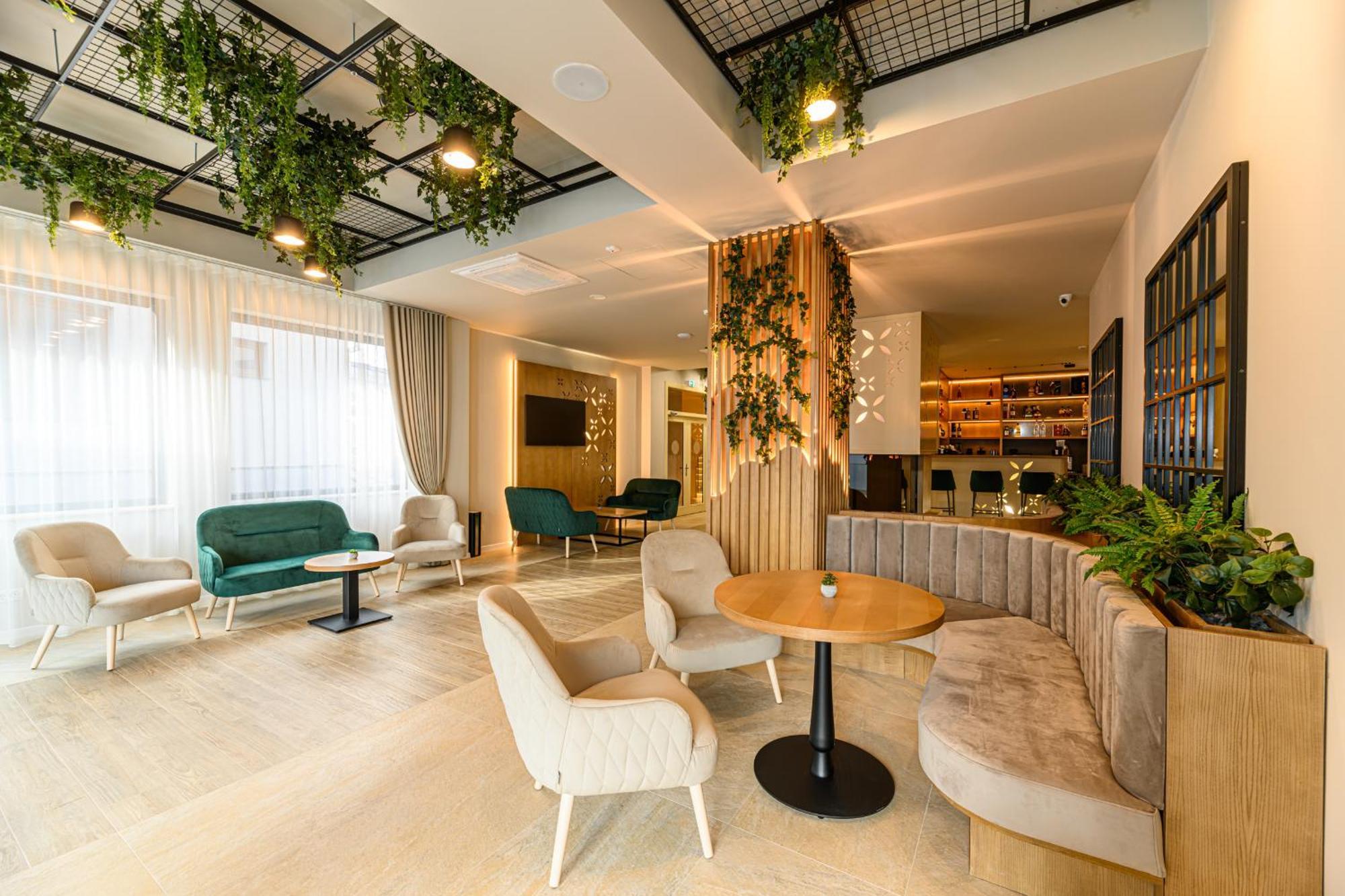 Hotel Dukat Gura Humorului Bagian luar foto