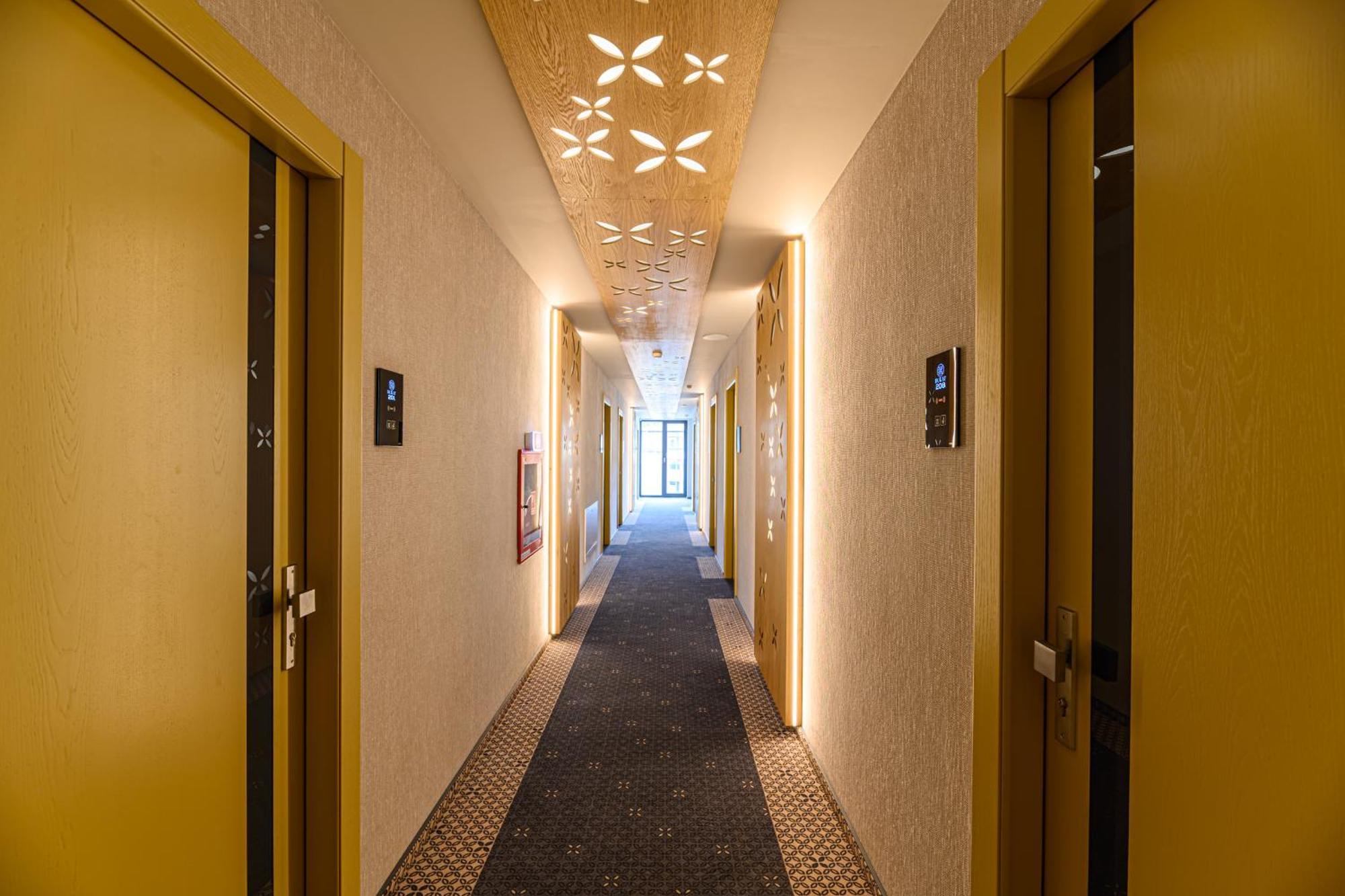 Hotel Dukat Gura Humorului Bagian luar foto