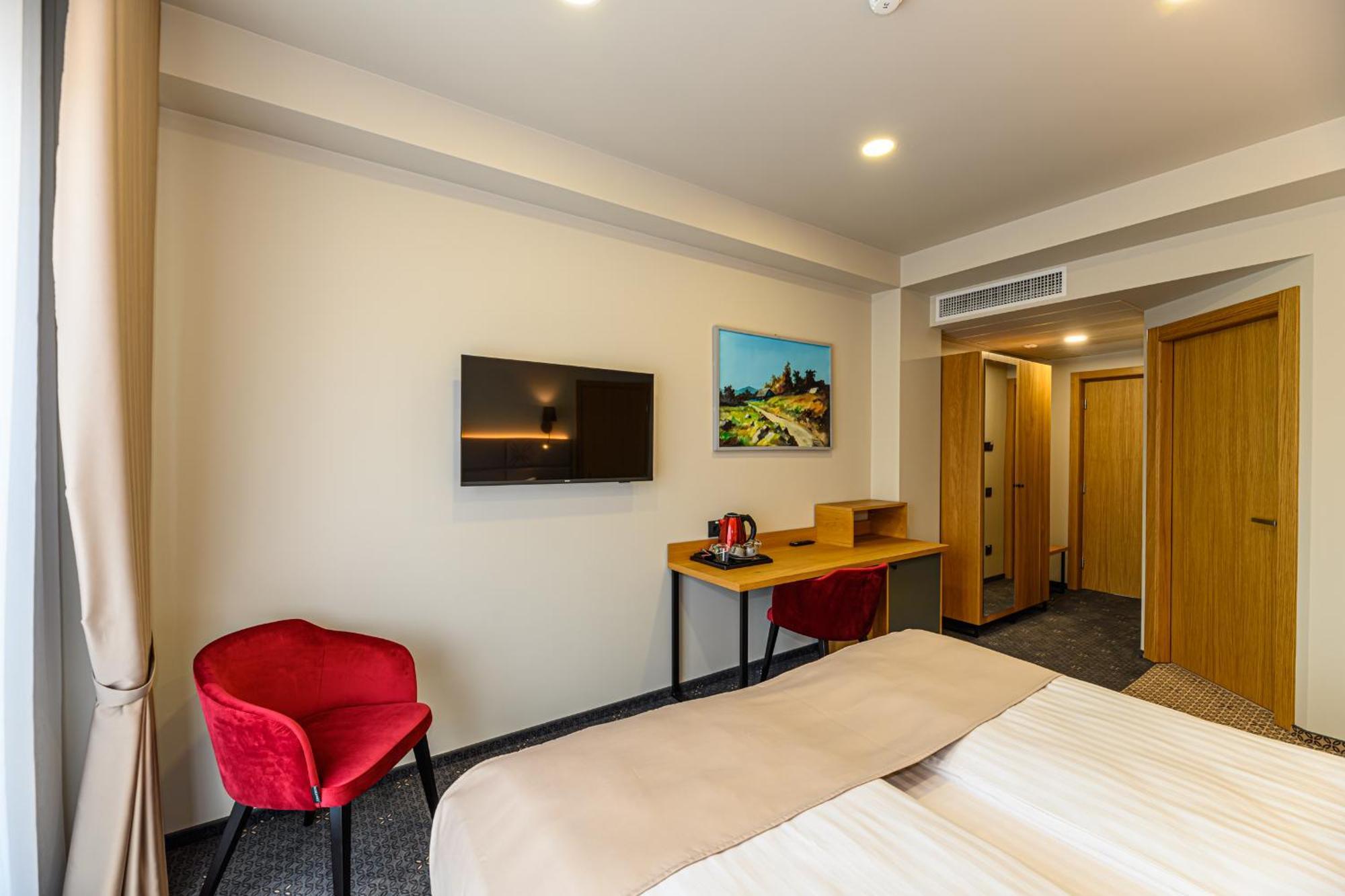 Hotel Dukat Gura Humorului Bagian luar foto