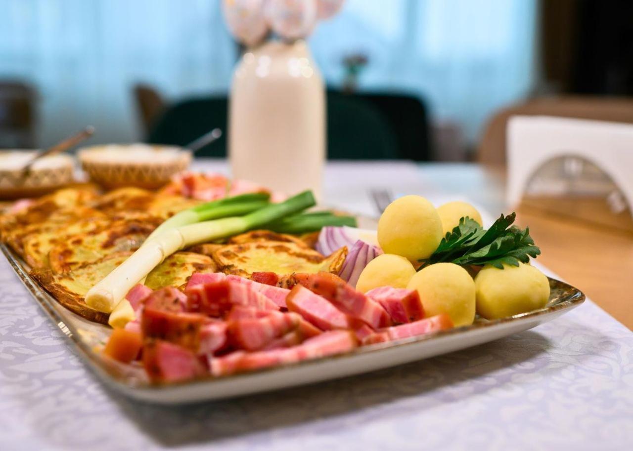 Hotel Dukat Gura Humorului Bagian luar foto